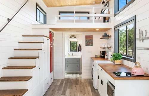 Dripping Springs Cabin | Adorable Tiny Home #3 @IRDS- Starlink WiFi