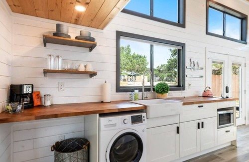 Dripping Springs Cabin | Adorable Tiny Home #3 @IRDS- Starlink WiFi
