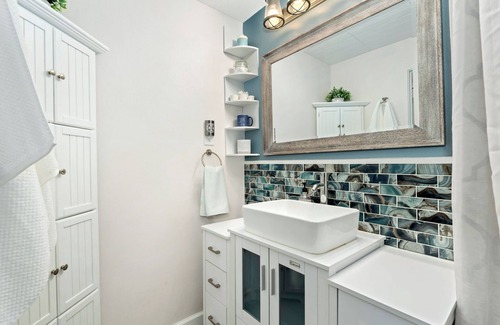Southeast House | Adorable townhome in southeast Denver