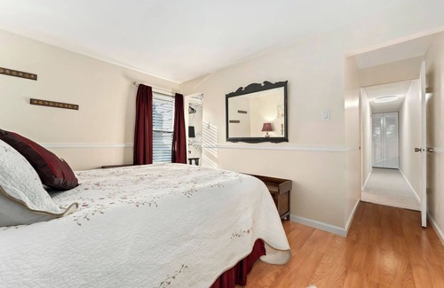 Southeast House | Adorable townhome in southeast Denver
