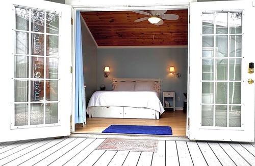 Apollo Beach House | Adorable Waterfront guest house
