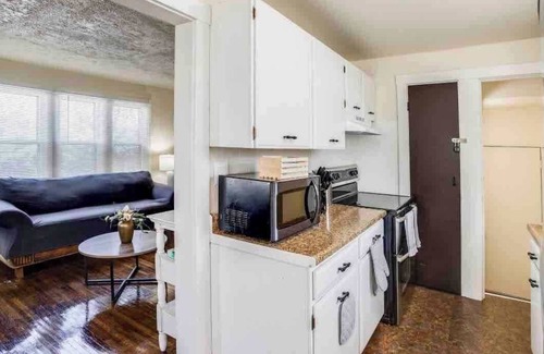 West Irondequoit House | 👌Adorable within min of lake in quiet neighborhood