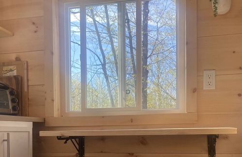 Central Frontenac Cabin | AdorableTiny Home