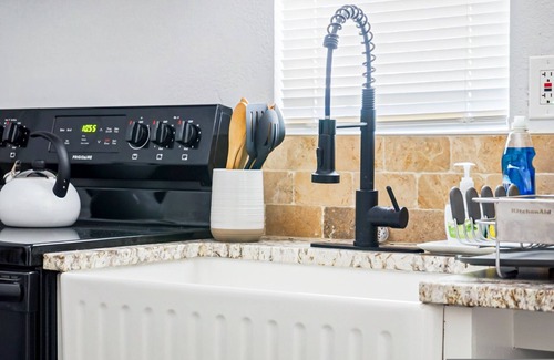 Central Oklahoma City Apartment | Adorned Studio 3min-asian Dist Rain Shower