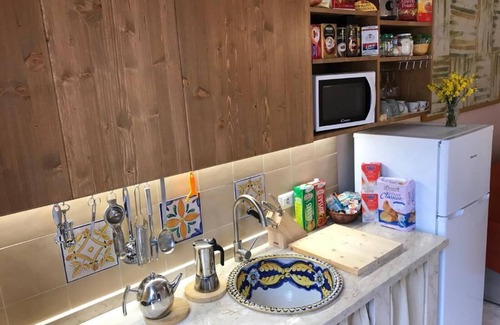 Stazzo Apartment | Adriana casa vacanze One Bedroom Apartment 5 people, wi fi, parking, near sea
