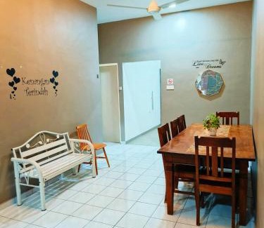 Bukit Rambai House | Adriana RH Homestay 3Bedroom 2Bathroom