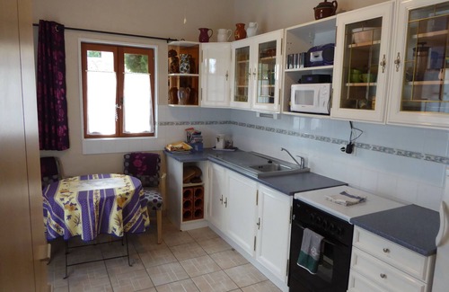 Rognonas Cottage | Adults only Apartment beside pool with Air Conditioning