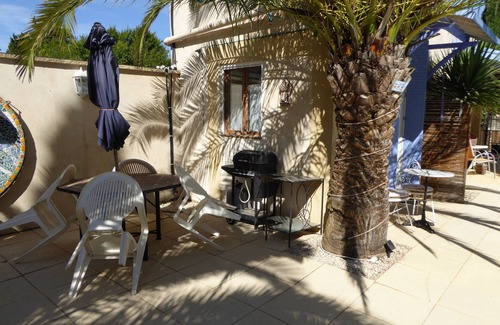 Rognonas Cottage | Adults only Apartment beside pool with Air Conditioning