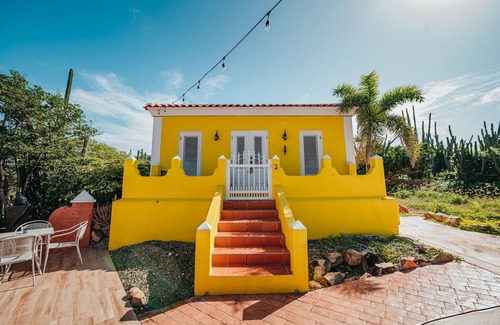 Mon Pos House | Adults-Only Casita w/King Bed, Pool, BBQ & Nature Views Near Aruba Nat’l Park!