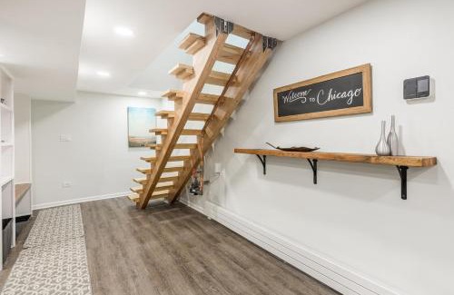 Near West Side Apartment | Adults Only - Walk to the United Center! Modern Touches Surround You - Check Out the Open Staircase! apts