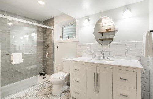 Near West Side Apartment | Adults Only - Walk to the United Center! Modern Touches Surround You - Check Out the Open Staircase! apts