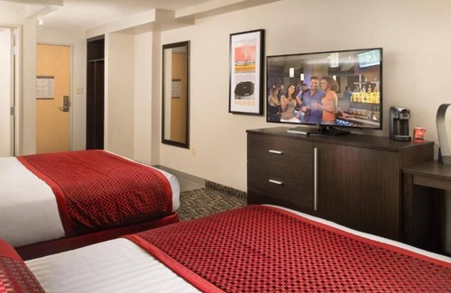 Gateway District House | Adventure Awaits! 3 Great Units On Strip, 2 Pools, Casino, Near High Roller