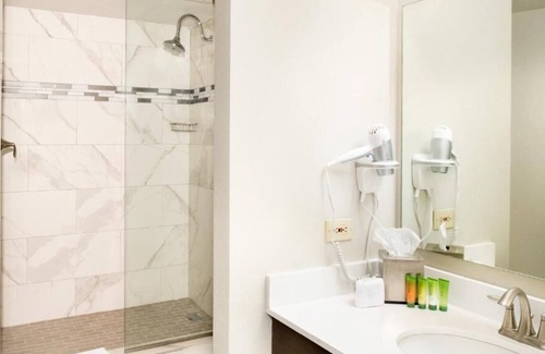 Gateway District House | Adventure Awaits! 3 Great Units On Strip, 2 Pools, Casino, Near High Roller