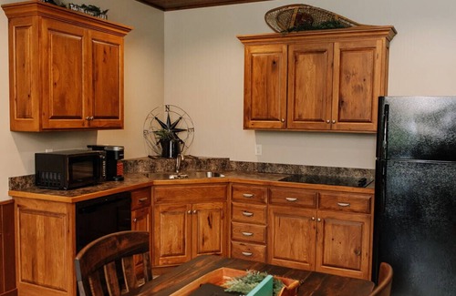 Dundee Cabin | Adventure Awaits Suite: Luxury, Lodge Suite in Amish Country, Ohio.
