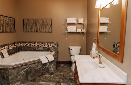 Dundee Cabin | Adventure Awaits Suite: Luxury, Lodge Suite in Amish Country, Ohio.