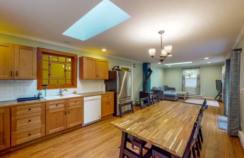 Maple Falls House | Adventure Base Camp near Mt Baker & North Cascades - Fenced Dog-Friendly Yard