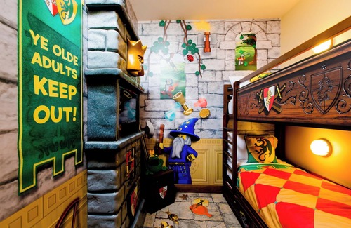 Cypress Gardens Hotel | Adventure Filled Resort Perfect for Family Getaway | Fun Pools!