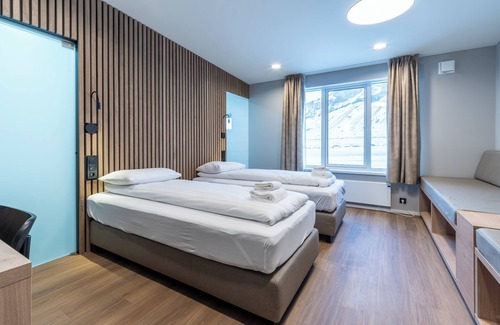 Kirkjubaejarklaustur Hotel | Adventure Hotel Geirland