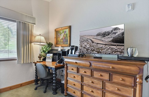 Midway Villa | Adventure Hub~Nordic Ski, Snowmobile & Snow Shoeing Villa 3037