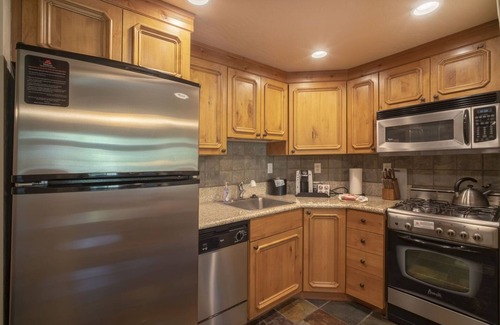 Midway Villa | Adventure Hub~Nordic Ski, Snowmobile & Ice Fishing Villa 3039-1