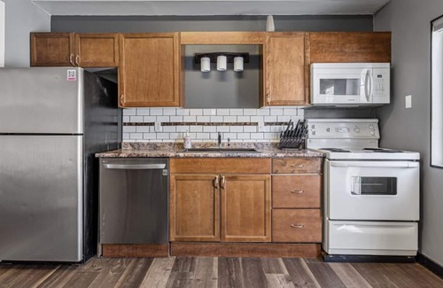 Drumheller House | Adventure Nest I No Service Fees I Pool Table I TV