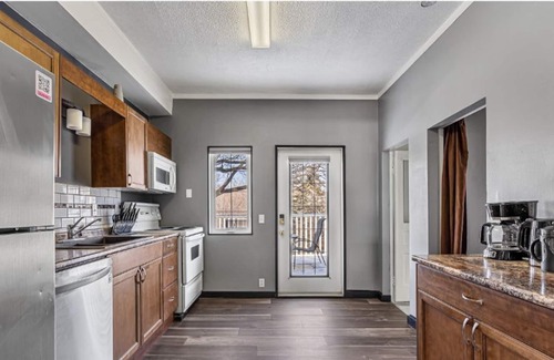 Drumheller House | Adventure Nest I No Service Fees I Pool Table I TV