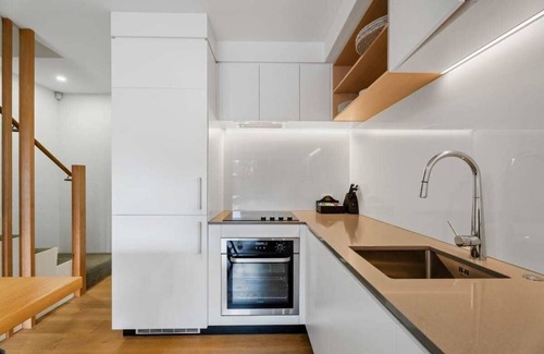 Albert Town Apartment | Adventure Riverside Retreat