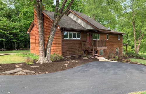 Makanda House | "Adventure's Rest - Hot Tub, Wine Trail - Fire Pit - Grill, Secluded & Relaxing