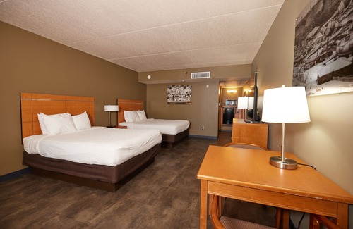 Altoona Hotel | Adventureland Inn