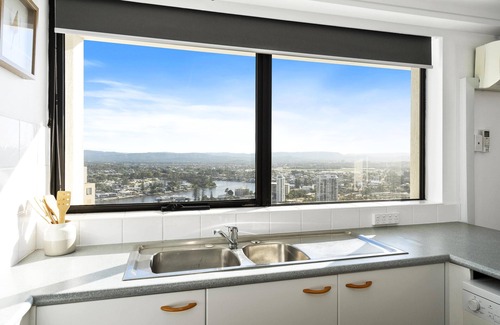 Surfers Paradise Apartment | Aegean - Modern 2 Bedroom Ocean View Unit