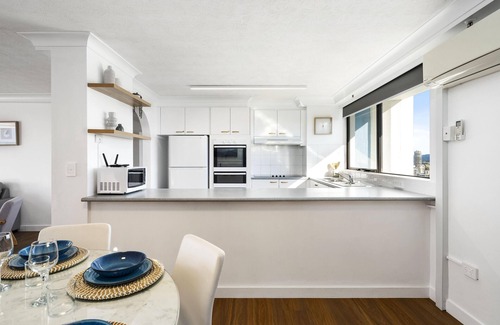 Surfers Paradise Apartment | Aegean - Modern 2 Bedroom Ocean View Unit