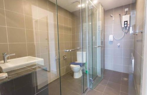 Tanjung Aru Apartment | Aeropod [5B]/Near Airport/2 Queen Bed/Netflix/Free Parking