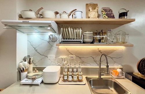 Novaliches Condo | Aesthetic Cozy Stay With Ps4, Netflix & Coffee Nook - Elena Suites Staycation