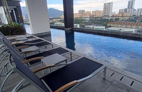 George Town Apartment | Aesthetic Urban Suite With Infinite Pool & Gym