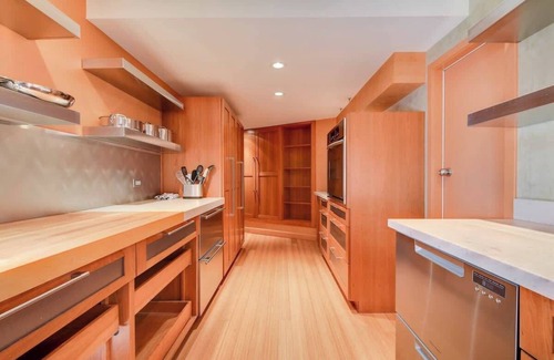 Crocker Highlands House | Aesthetically Elegant Downstairs Unit in Oakland