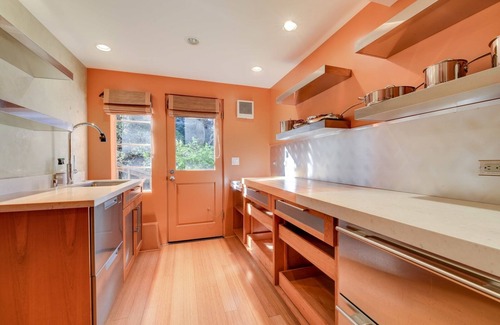 Glenview Apartment | Aesthetically Elegant Downstairs Unit In Oakland 1 Bedroom Apts by RedAwning