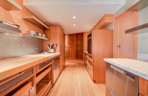 Glenview Apartment | Aesthetically Elegant Downstairs Unit In Oakland 1 Bedroom Apts by RedAwning