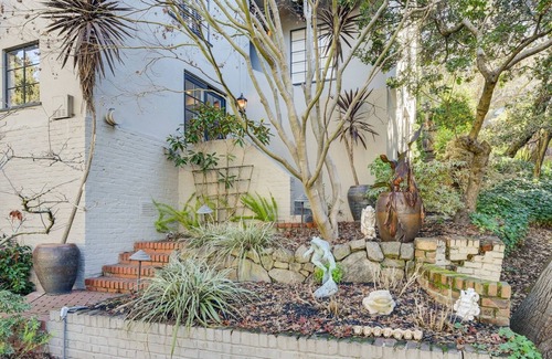 Glenview Apartment | Aesthetically Elegant Downstairs Unit In Oakland 1 Bedroom Apts by RedAwning