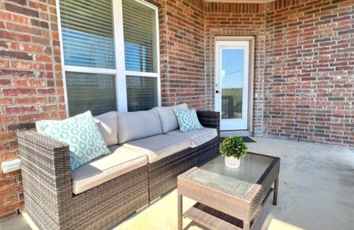 Medina Valley House | AFB Graduation Guests House Modern with Media room