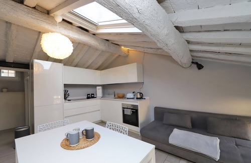 Old Town Apartment | Affascinante Alloggio Suite nel Cuore di Modena