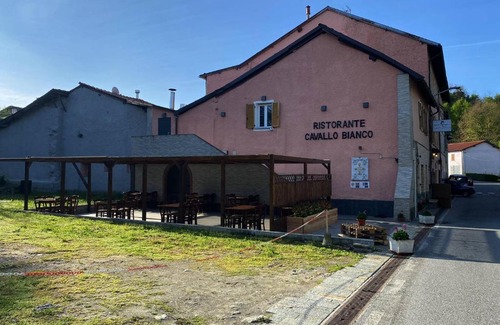 Giusvalla House | Affittacamere Cavallo Bianco