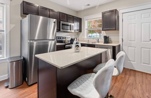 Midtown Apartment | Affordable 1-BR by DMC Detroit
