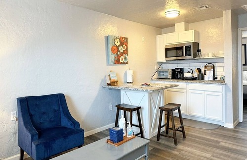 Central Oklahoma City Apartment | Affordable 1BR | 8 Mins to OKC State Fair | Full Kitchen and Smart TV #20B