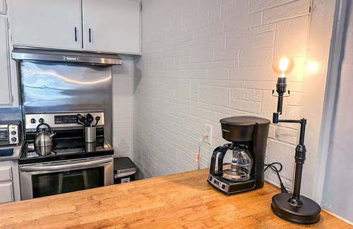 Midwest City Apartment | Affordable 2BR Getaway Near Plaza District Lilac1