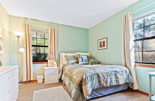 Montgomery House | Affordable 3BR Duplex by Island, Nature, Kayaking, Fishing, & Historic Wormsloe