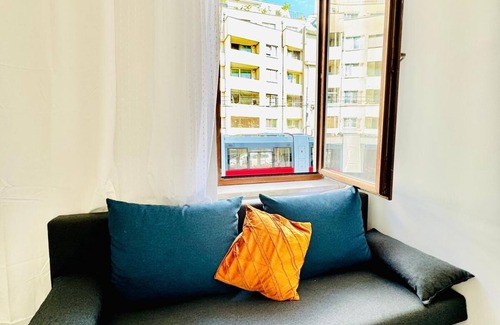 Grinzing Apartment | Affordable 4BR Apt Walk to FAC Platz