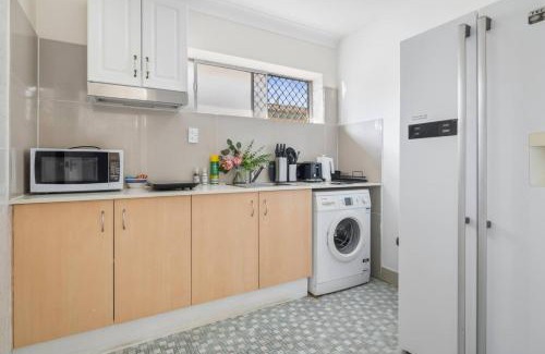 Robertson House | Affordable 4BR Family Home Convenient and Comfort