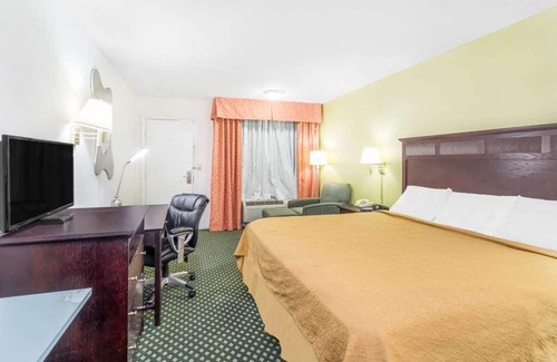 Lookout Valley Neighborhood Association Resort | Affordable Accommodation in Knights Inn Chattanooga! Near Ruby Falls!