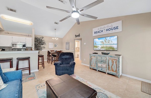 Gulf Shores Apartment | Affordable Condo Near Ball Tournament Field with Pool
