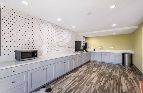 Lovington Hotel | Affordable Des Moines Room | 2 Family Ready Rooms with Free Parking